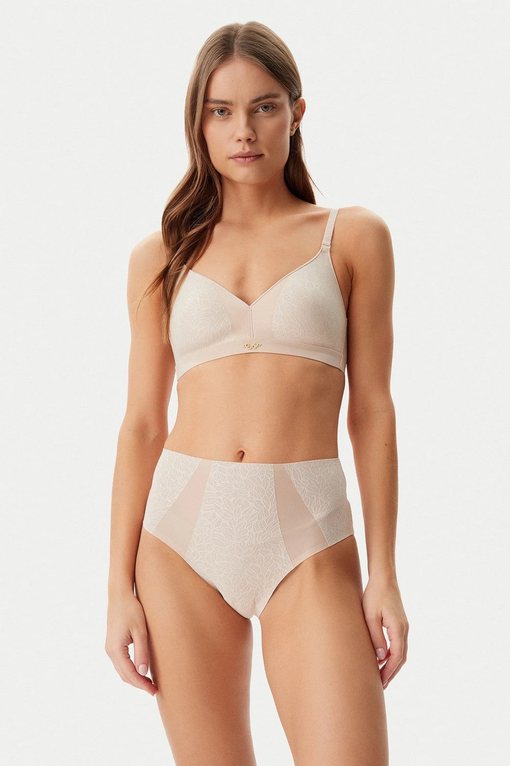 Бесшовный бюстгальтер без косточек 18IQ9 Pure Lace beige dore