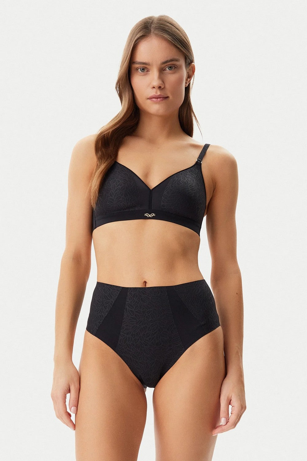 Бесшовный бюстгальтер без косточек 18IQ9 Pure Lace black