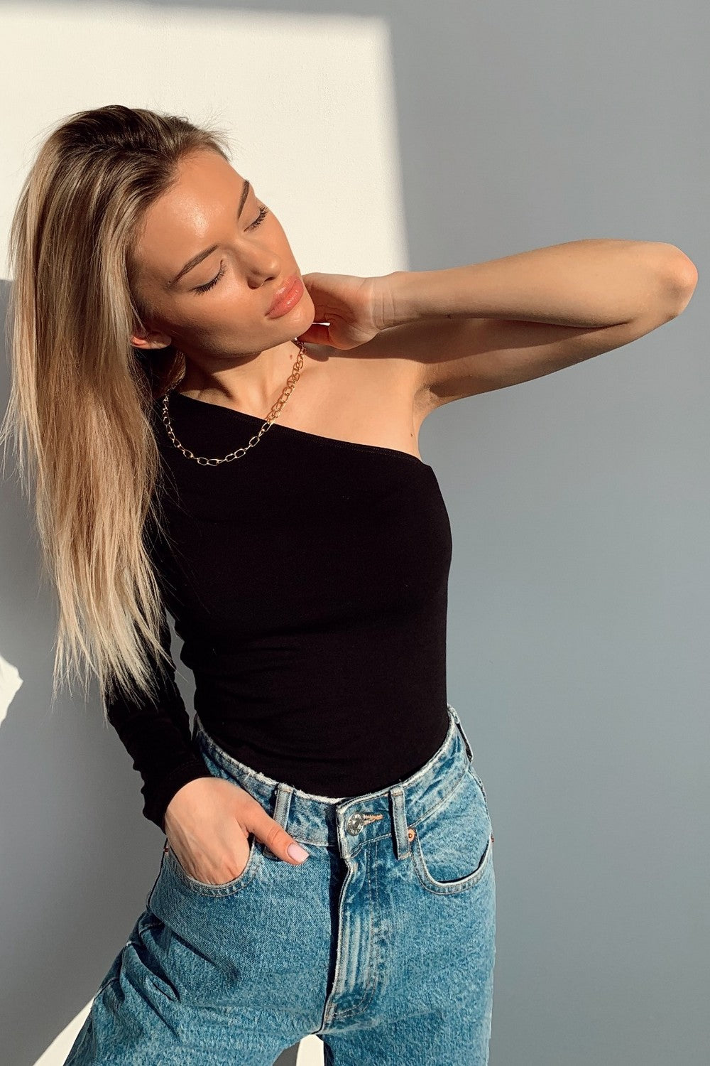 Лонгслив на одно плечо WL23801/1 Monday black