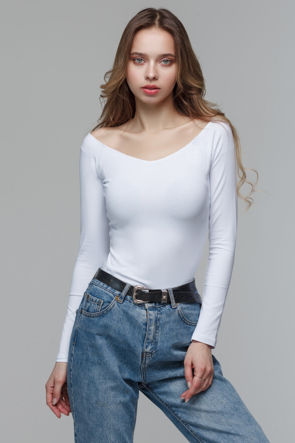 Хлопковый лонгслив с глубоким вырезом Z23811/3 Aries white