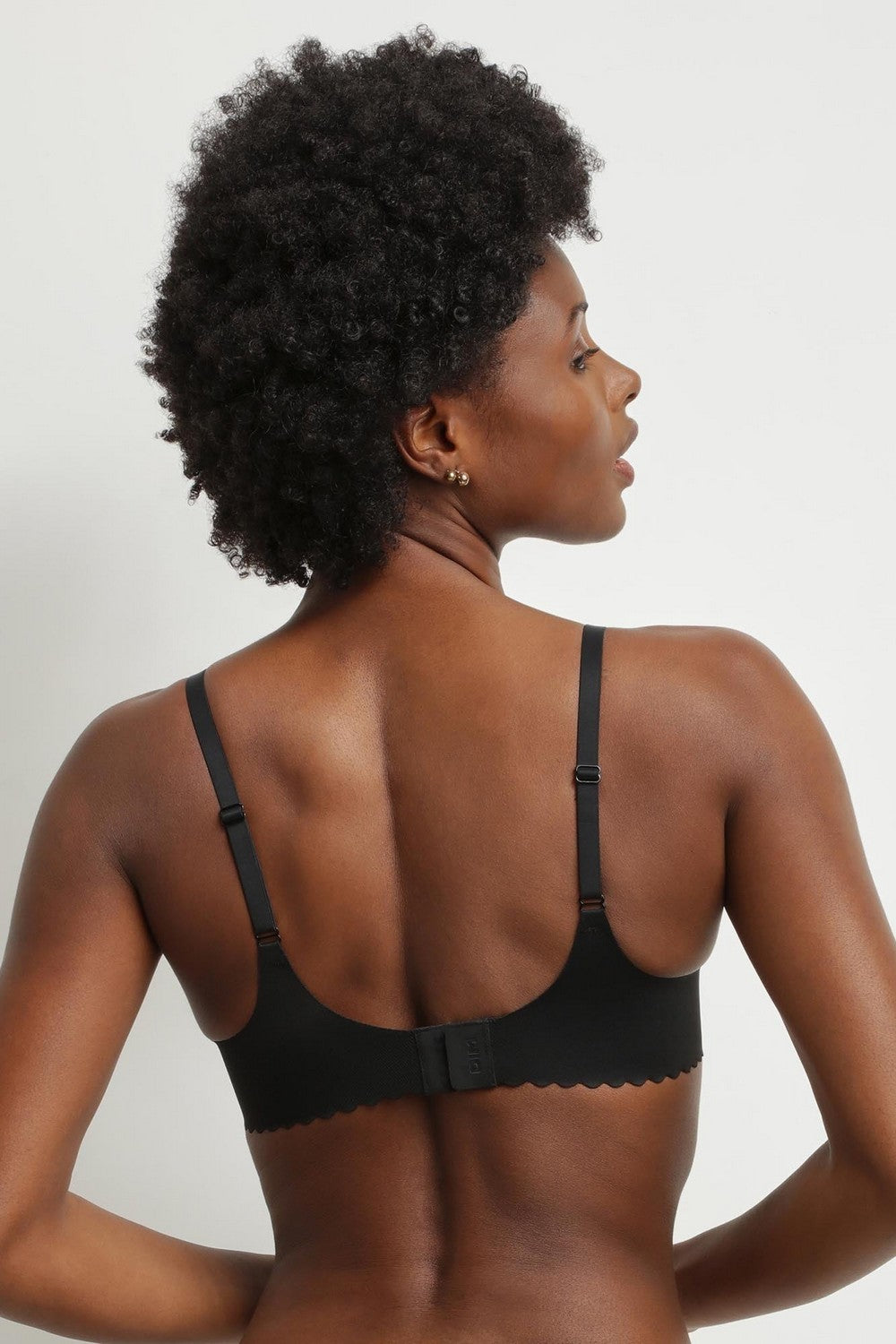 Бесшовный бюстгальтер из микрофибры D0DF8 Body Touch black