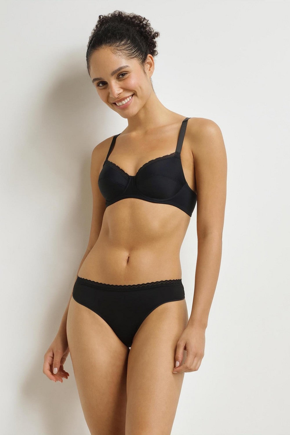 Трусики стринг из микрофибры D0E94 Daily Micro black