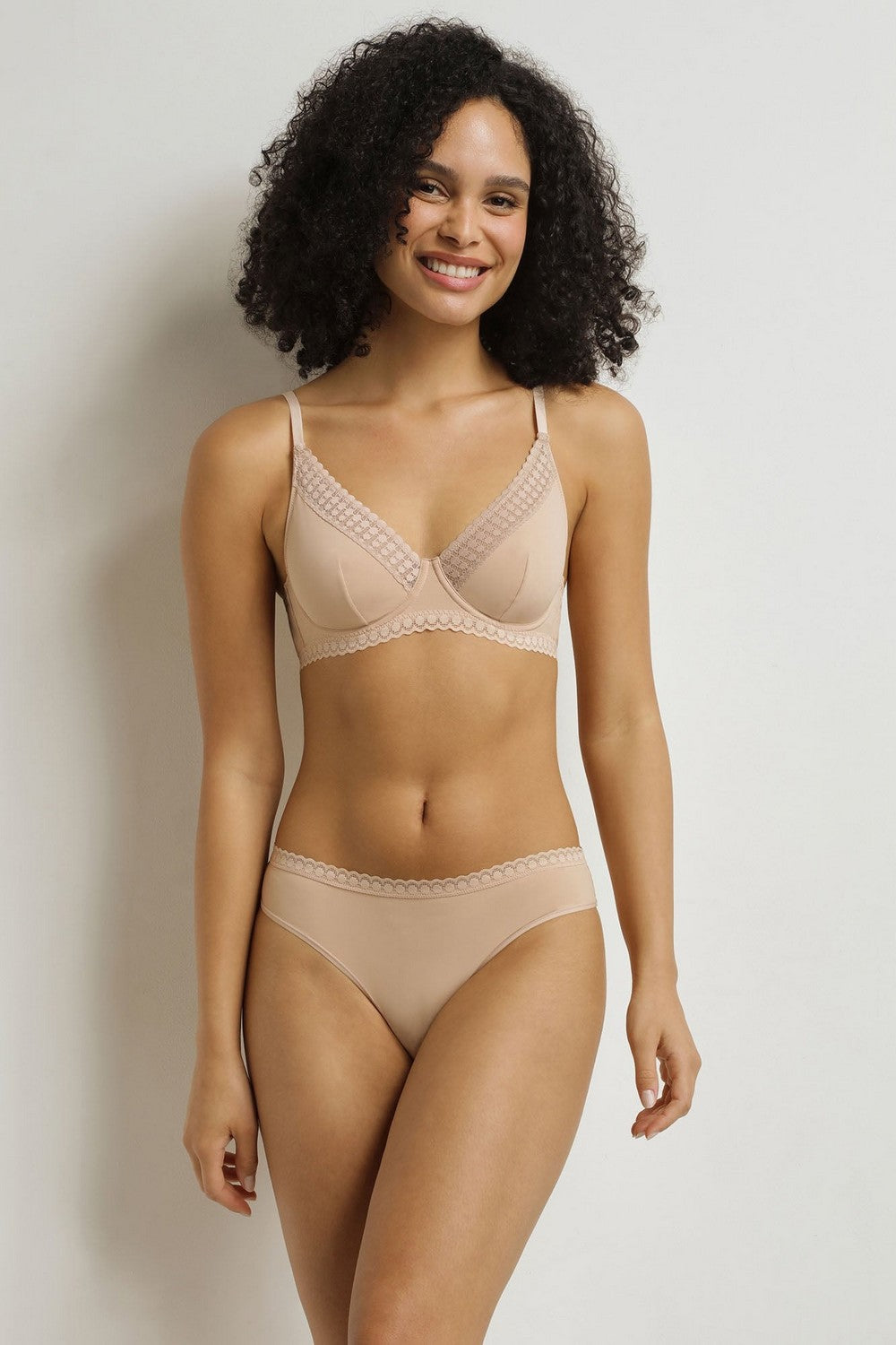 Трусики стринг из микрофибры D0E94 Daily Micro new skin