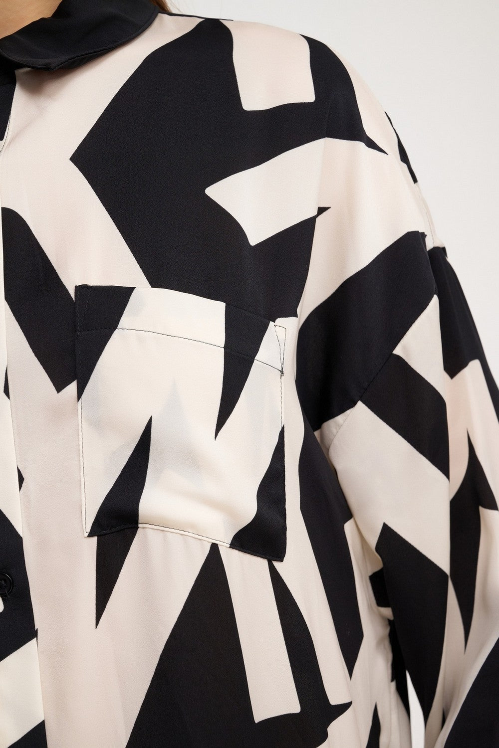 Длинный халат на пуговицах YI20019 black