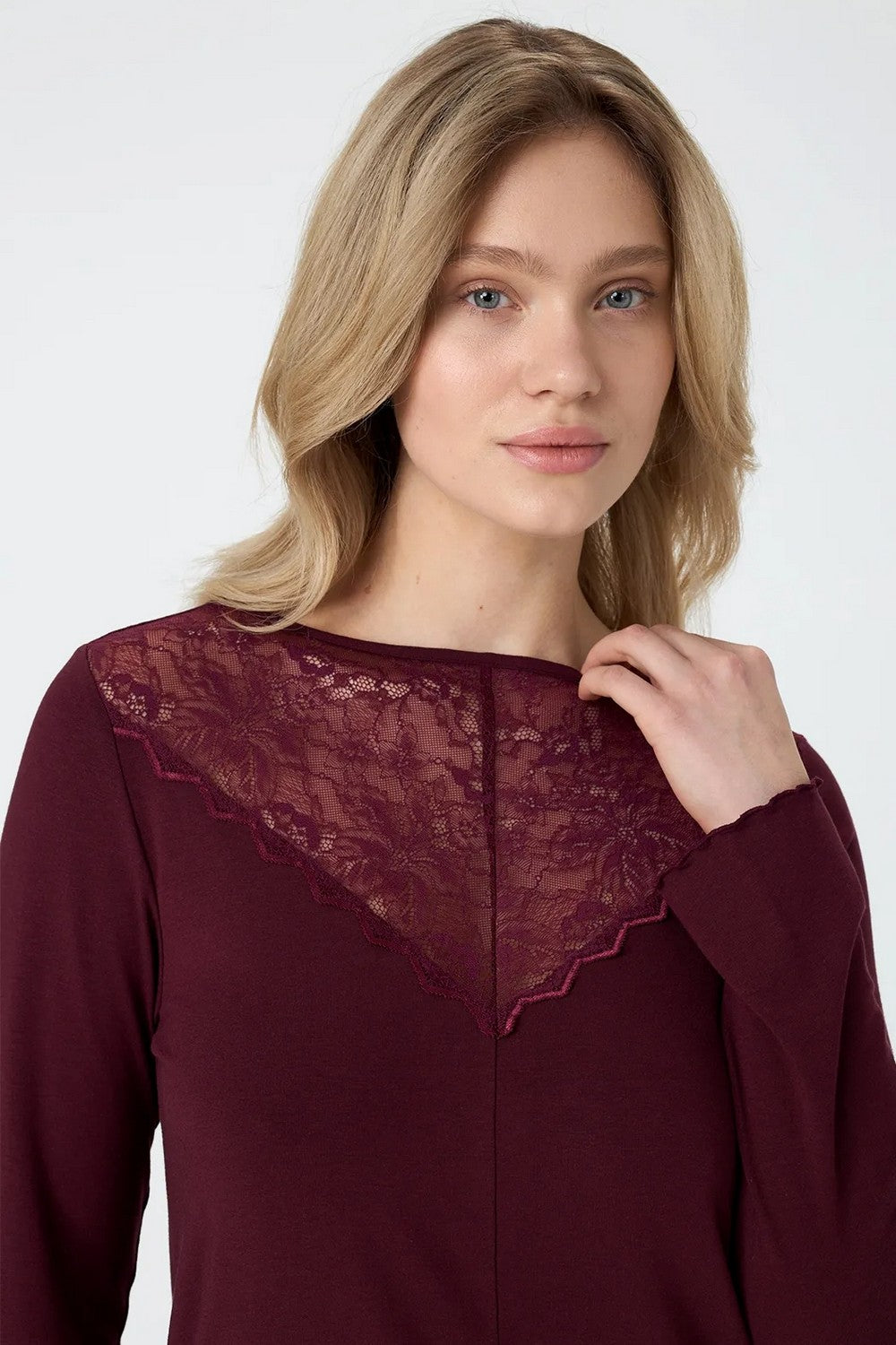 Нічна сорочка з мереживом LDM 102/27/01 Louren burgundy Ellen