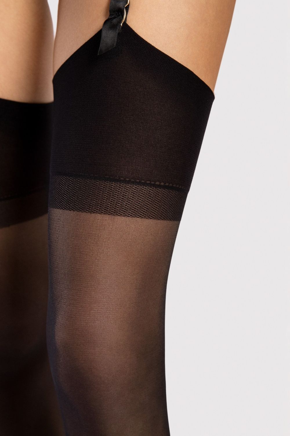 Гладкие чулки с подвязками Infini O4112