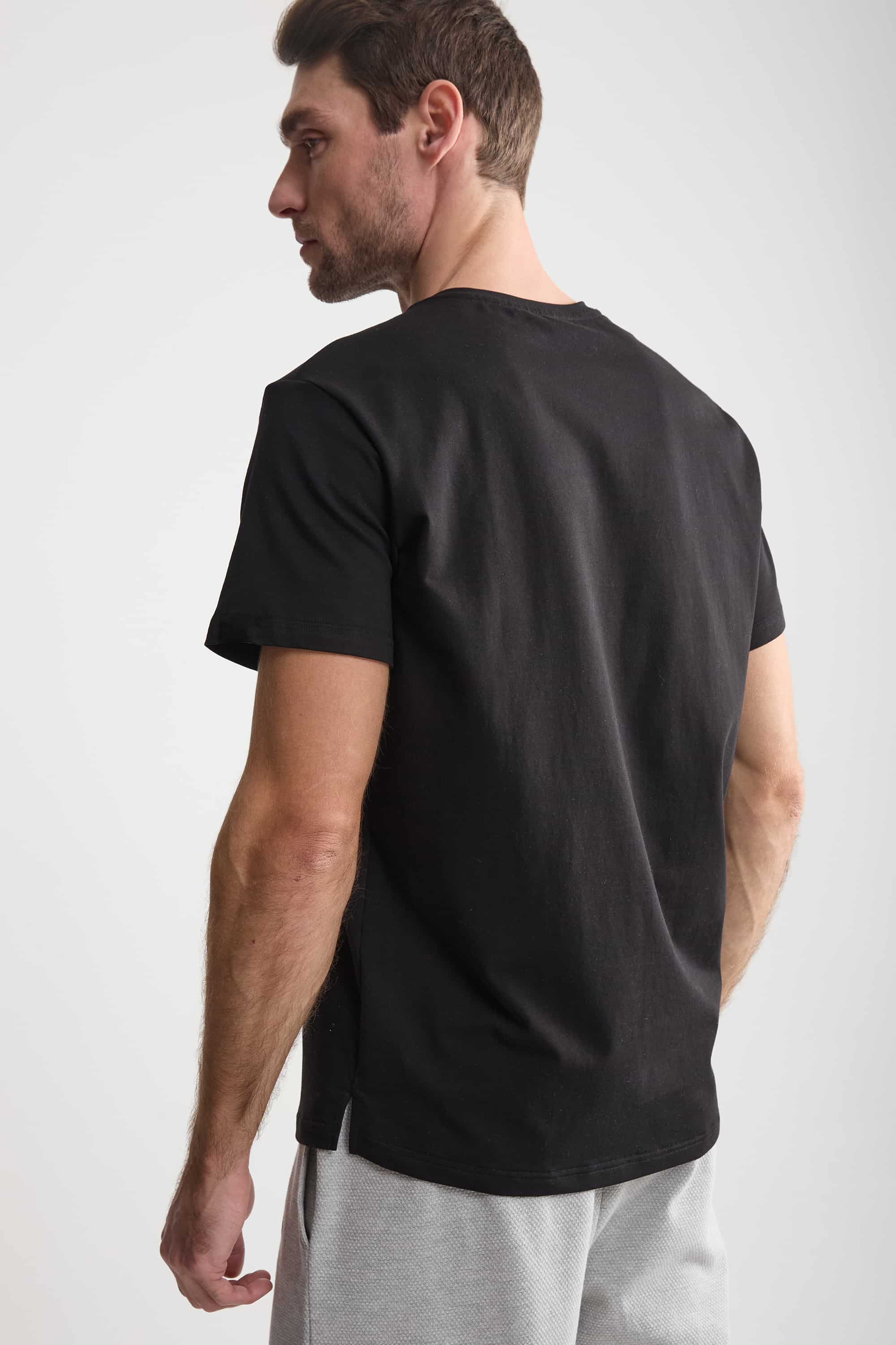 Мужская футболка MH320-01 Regular Man Charlie black