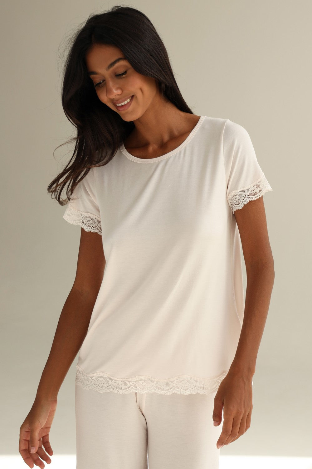 Футболка з модалу з мереживом 24083 cream