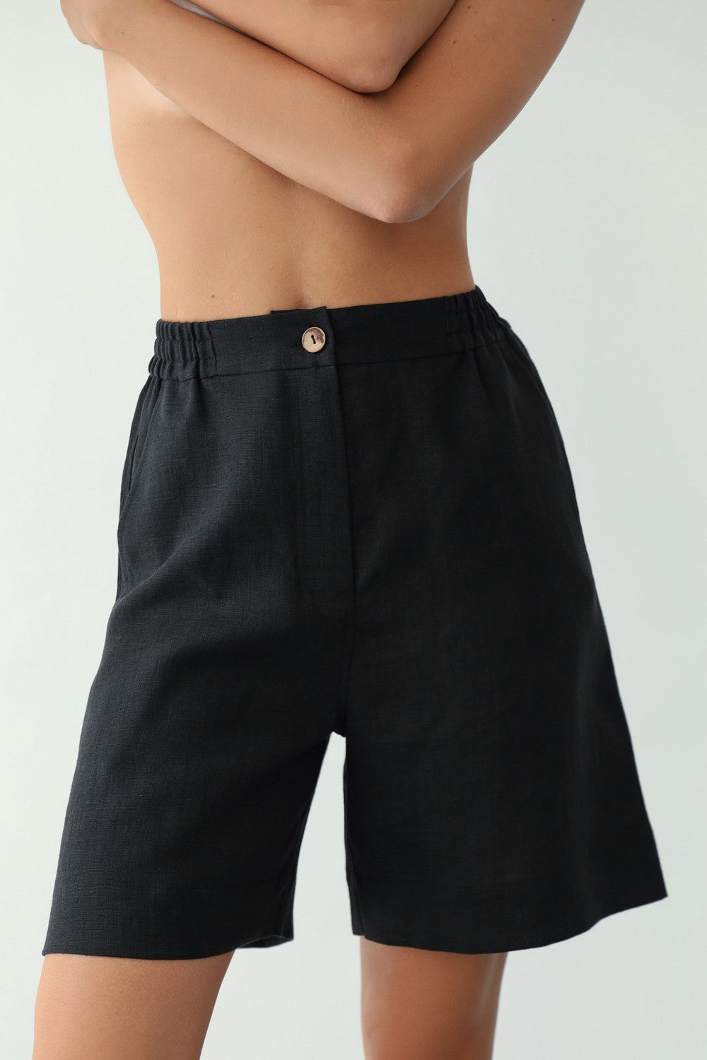 Лляні шорти з кишенями 24128 black