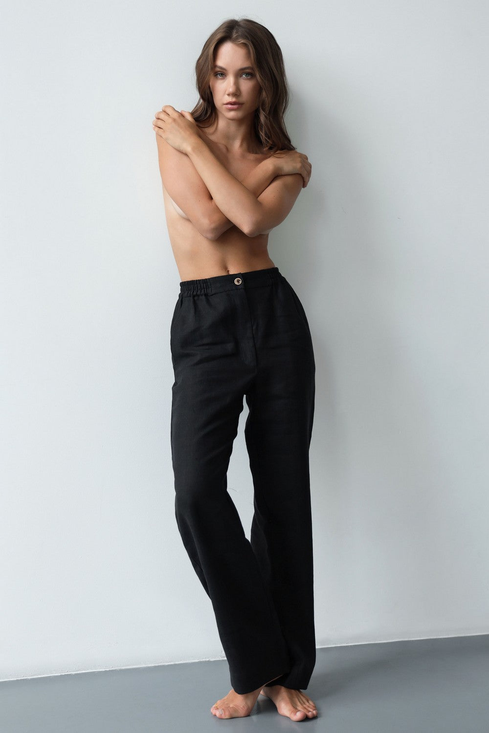 Льняные брюки с карманами 24129 black