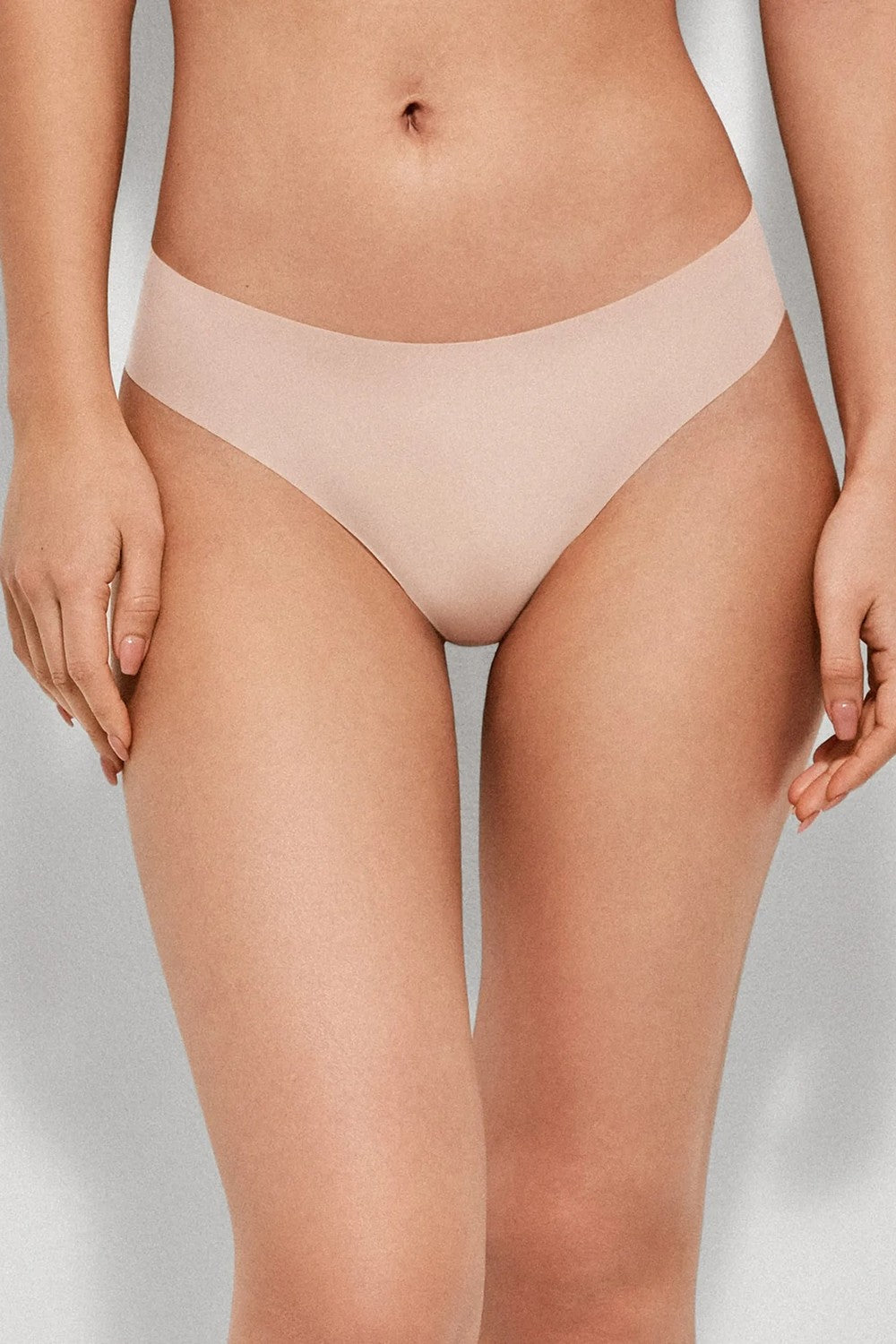 Бесшовные трусики стринг 1/10023 nude