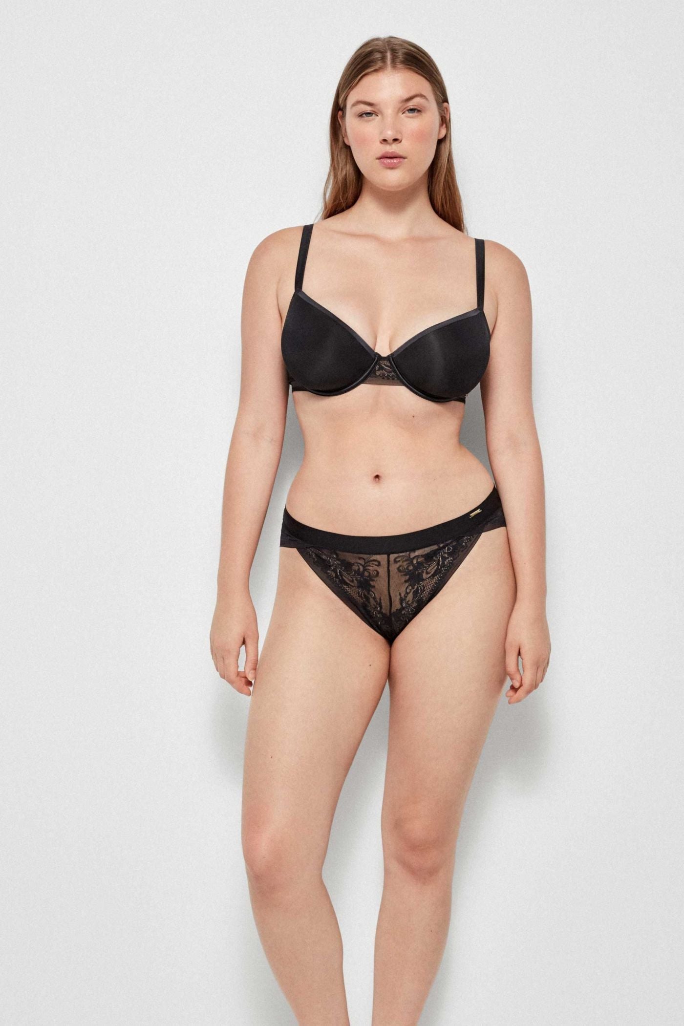 Гладкий бюстгальтер на косточках 10019T black