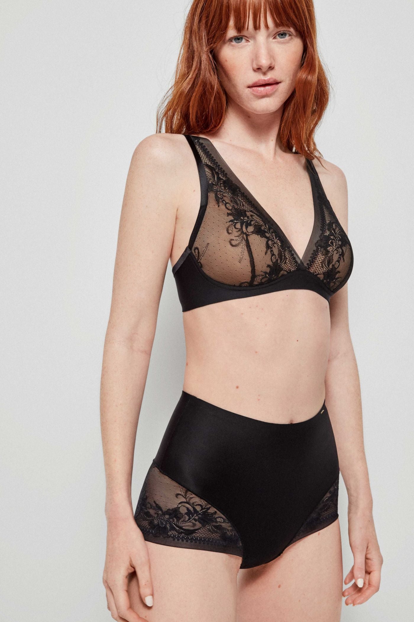 Бесшовные трусики-шортики 10020B black