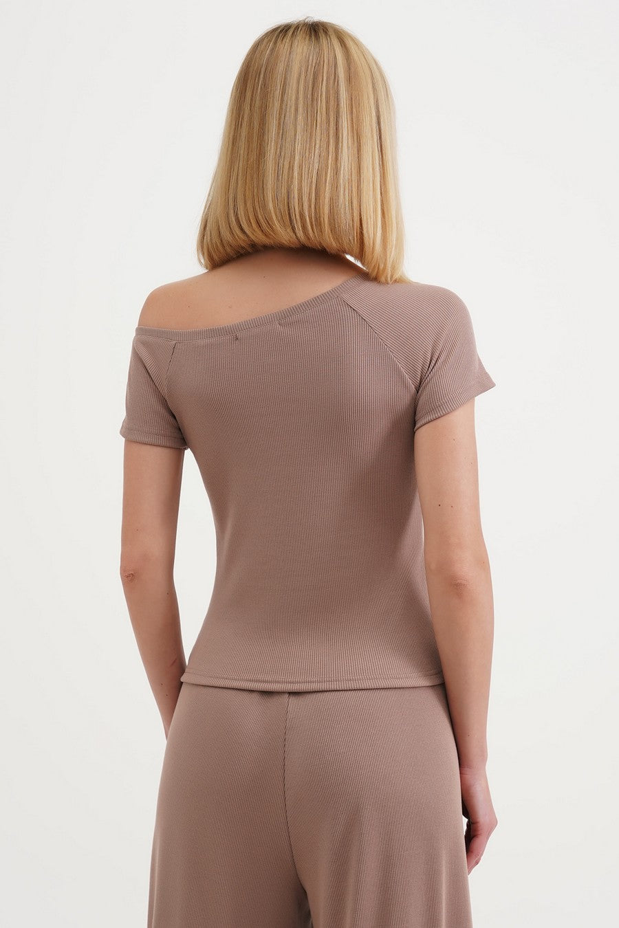 Футболка з асиметричним вирізом UP-00002258 light beige