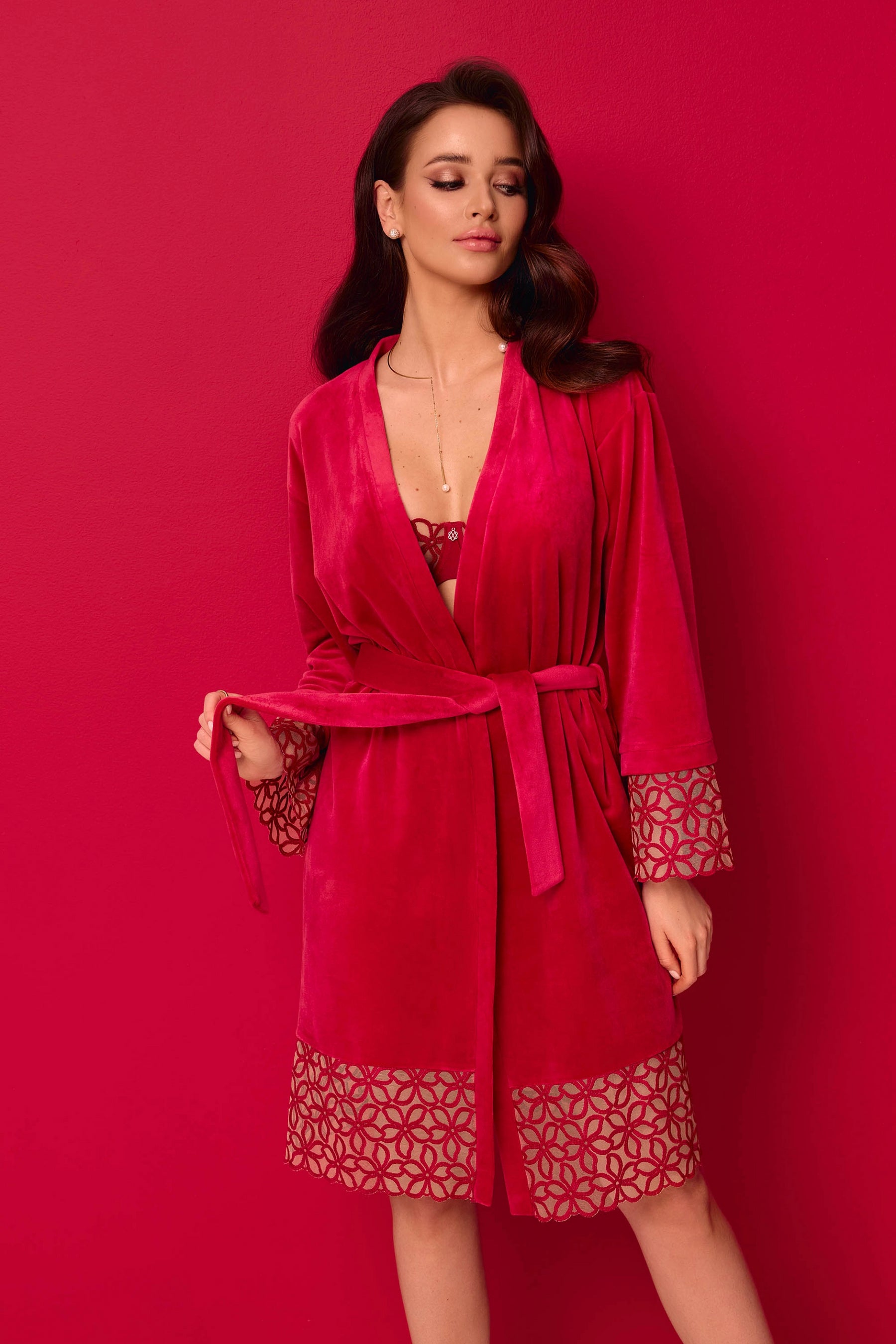 Велюровый халат с вышивкой 8181-6743 29 raspberry