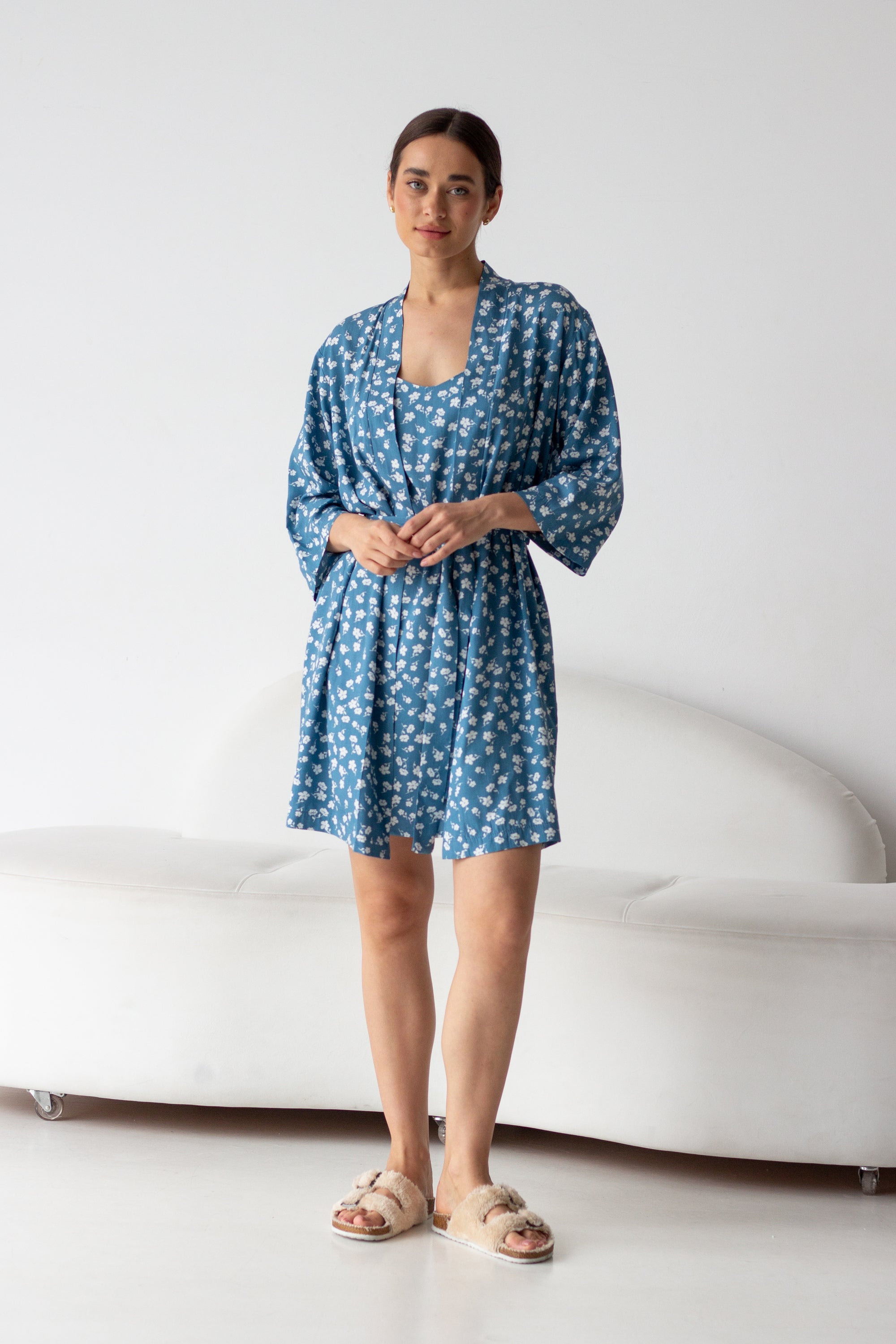 Халат из штапеля 0099 white flowers/blue