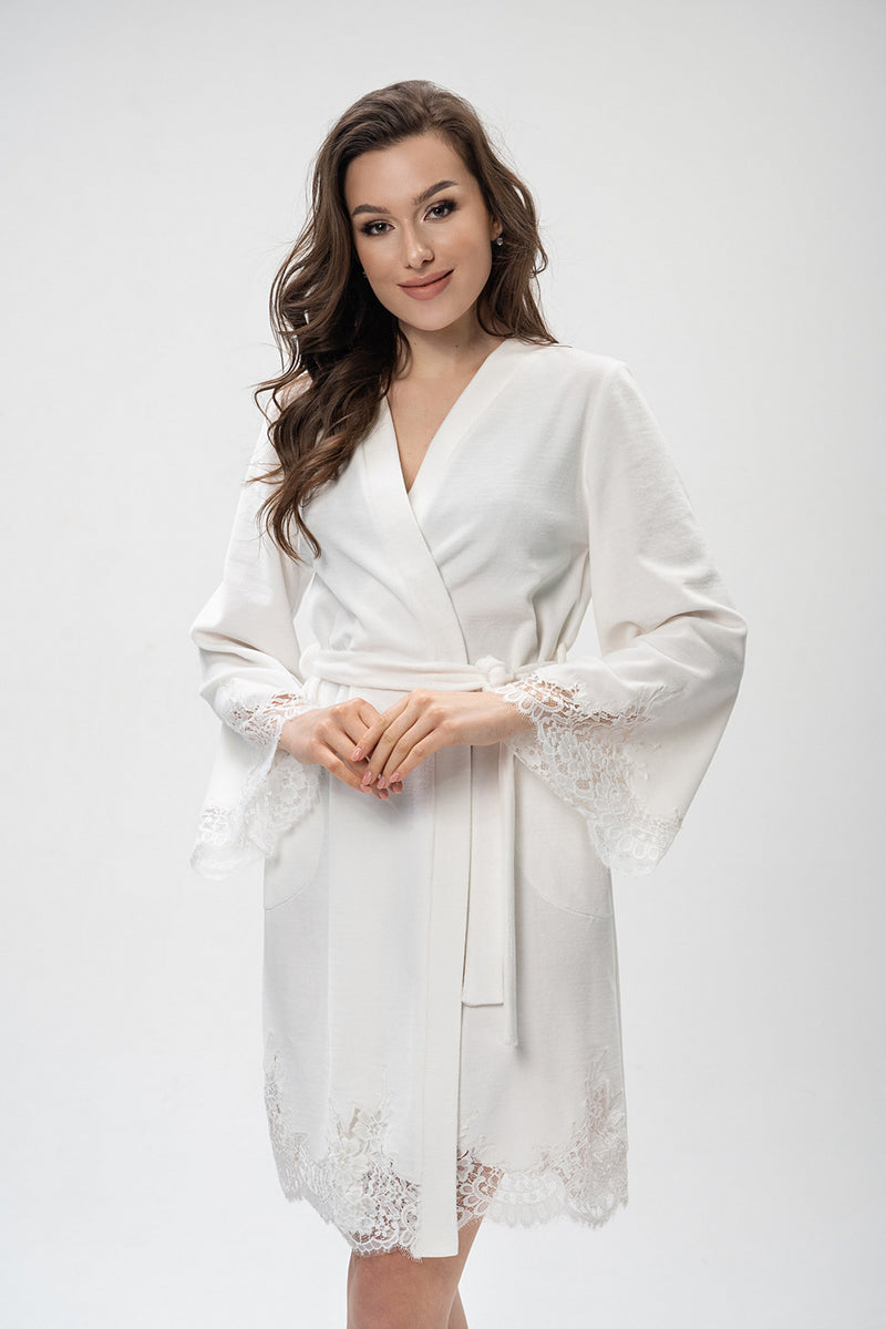 Велюровый халат с кружевом 2430 white