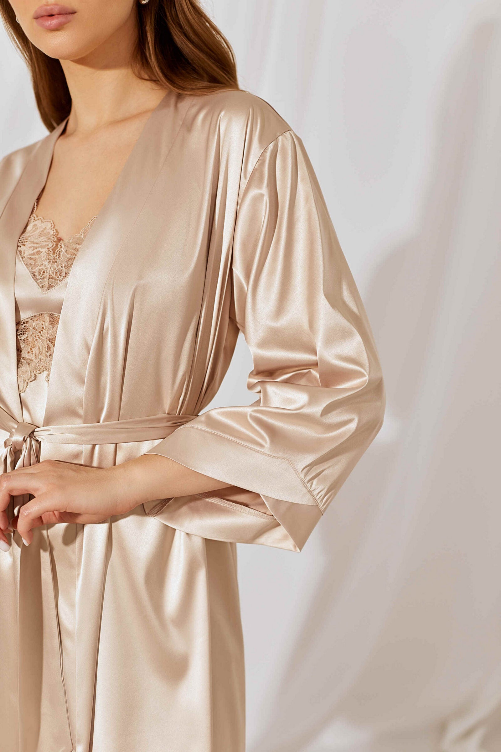 Атласный халат Versailles VR-5530 silver peony