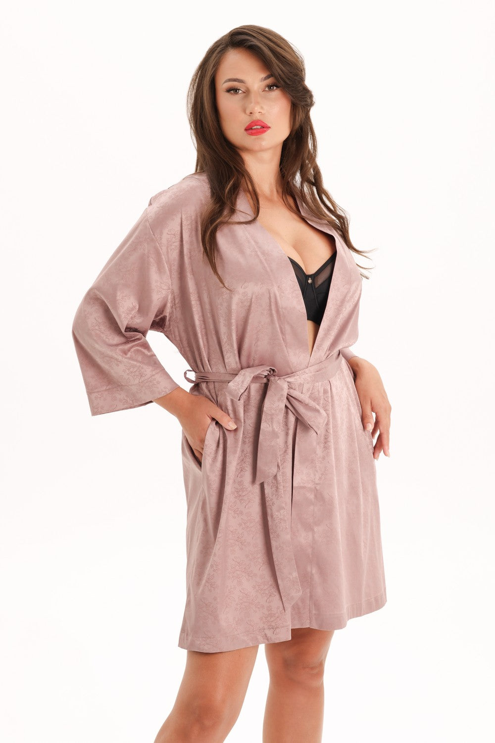 Атласний халат з квітами 8249.3 mokko