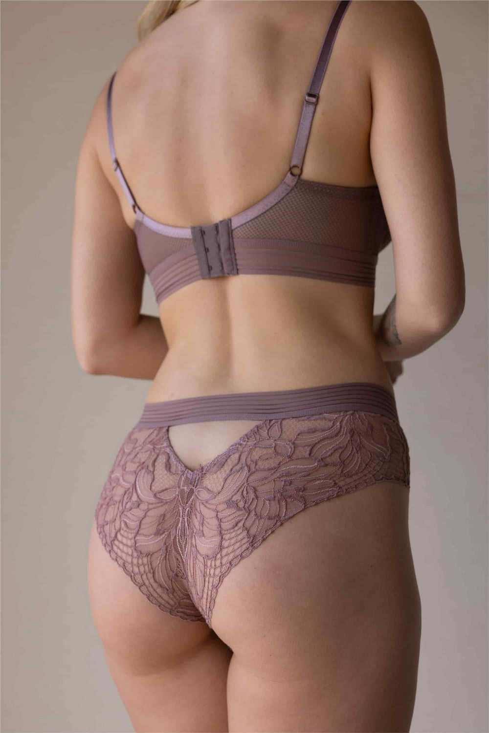 Мереживний бюстгальтер балконет 3585.00.02 Ariel cappuccino Kleo