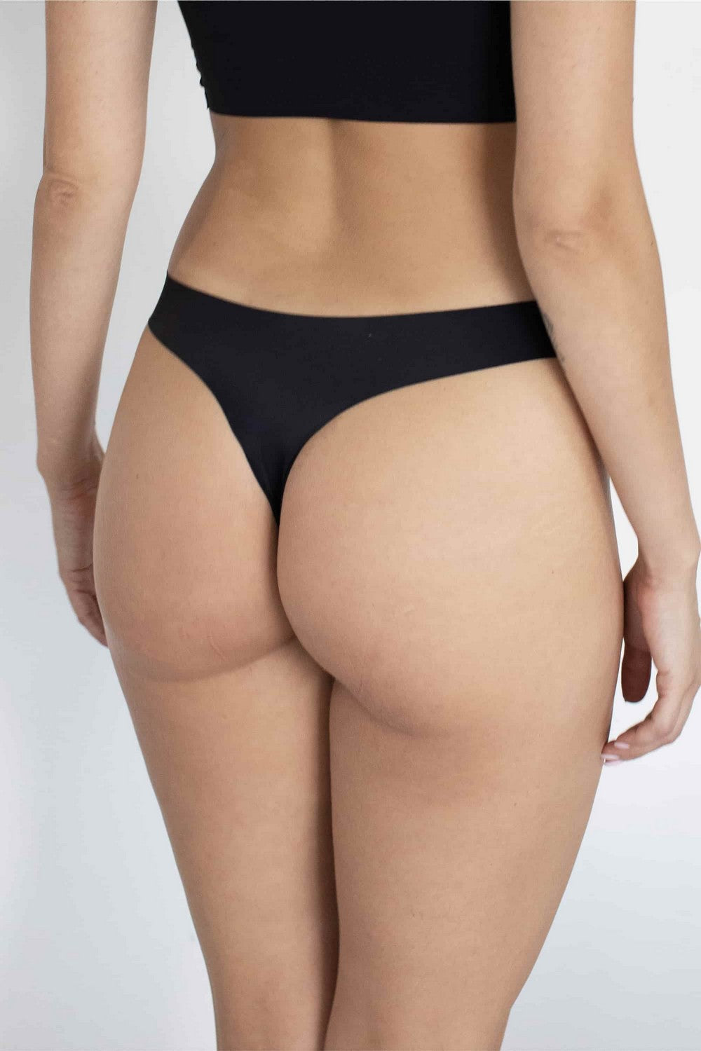 Бесшовные трусики стринг 3598 Yoga black