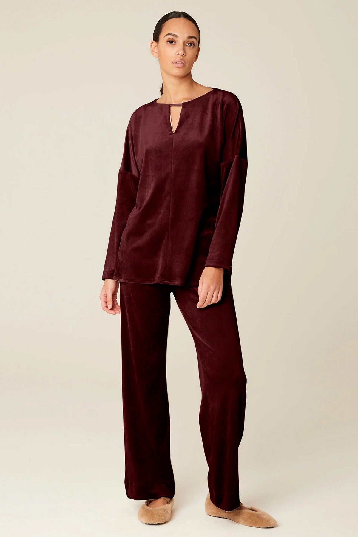 Велюровый комплект Nerice Sensation of tactile touch burgundi