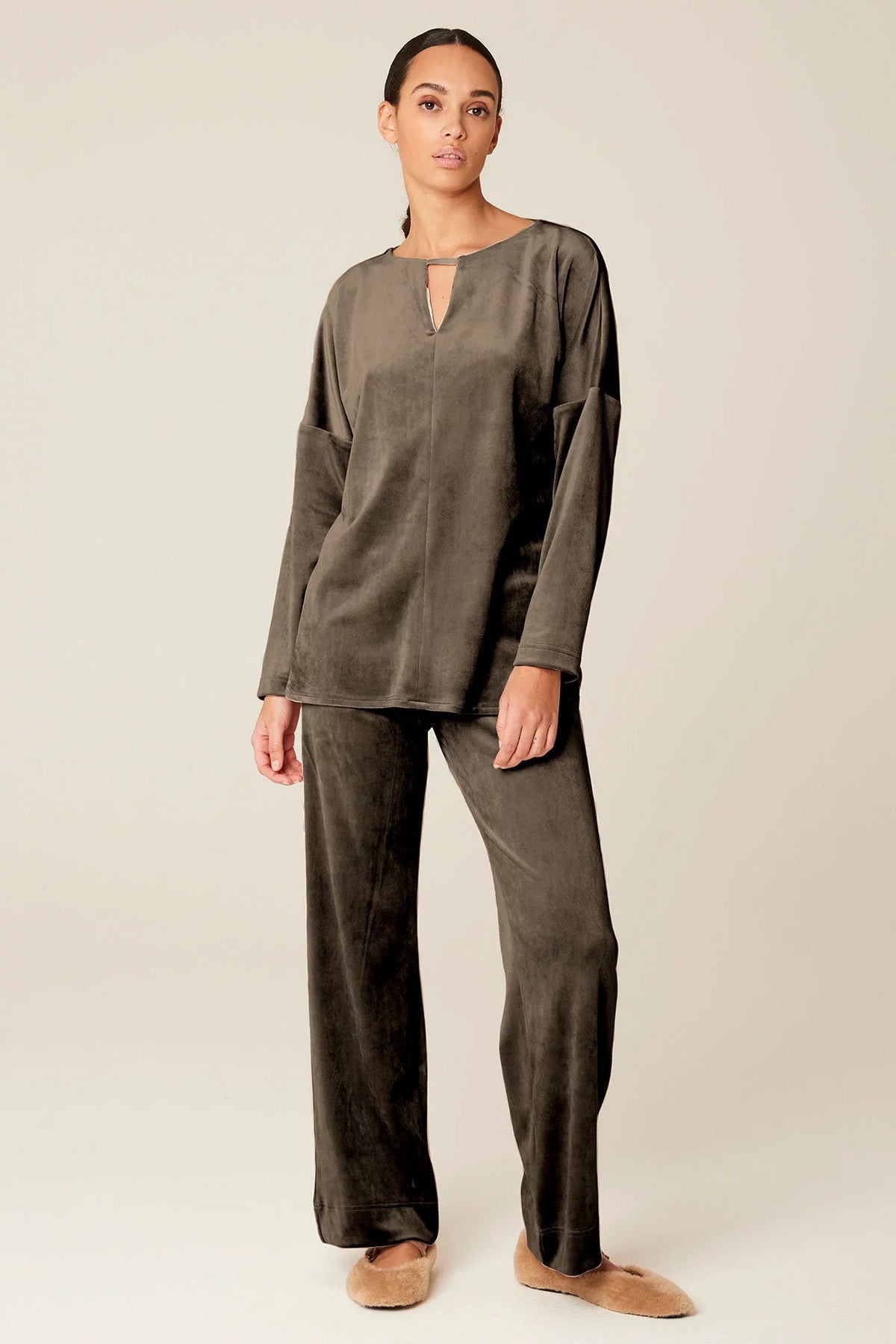 Велюровый комплект Nerice Sensation of tactile touch khaki