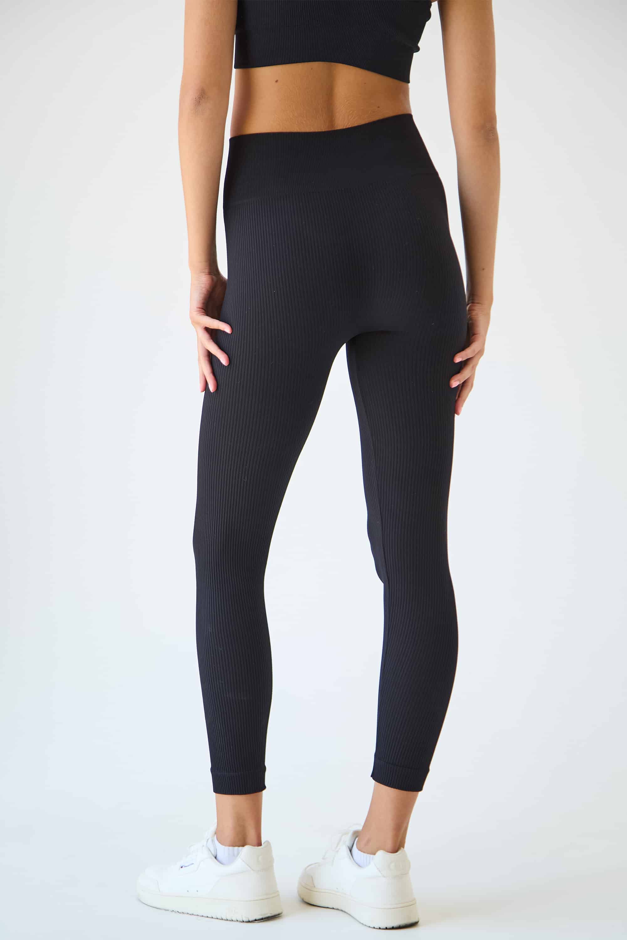 Бесшовные леггинсы в рубчик L1948 black