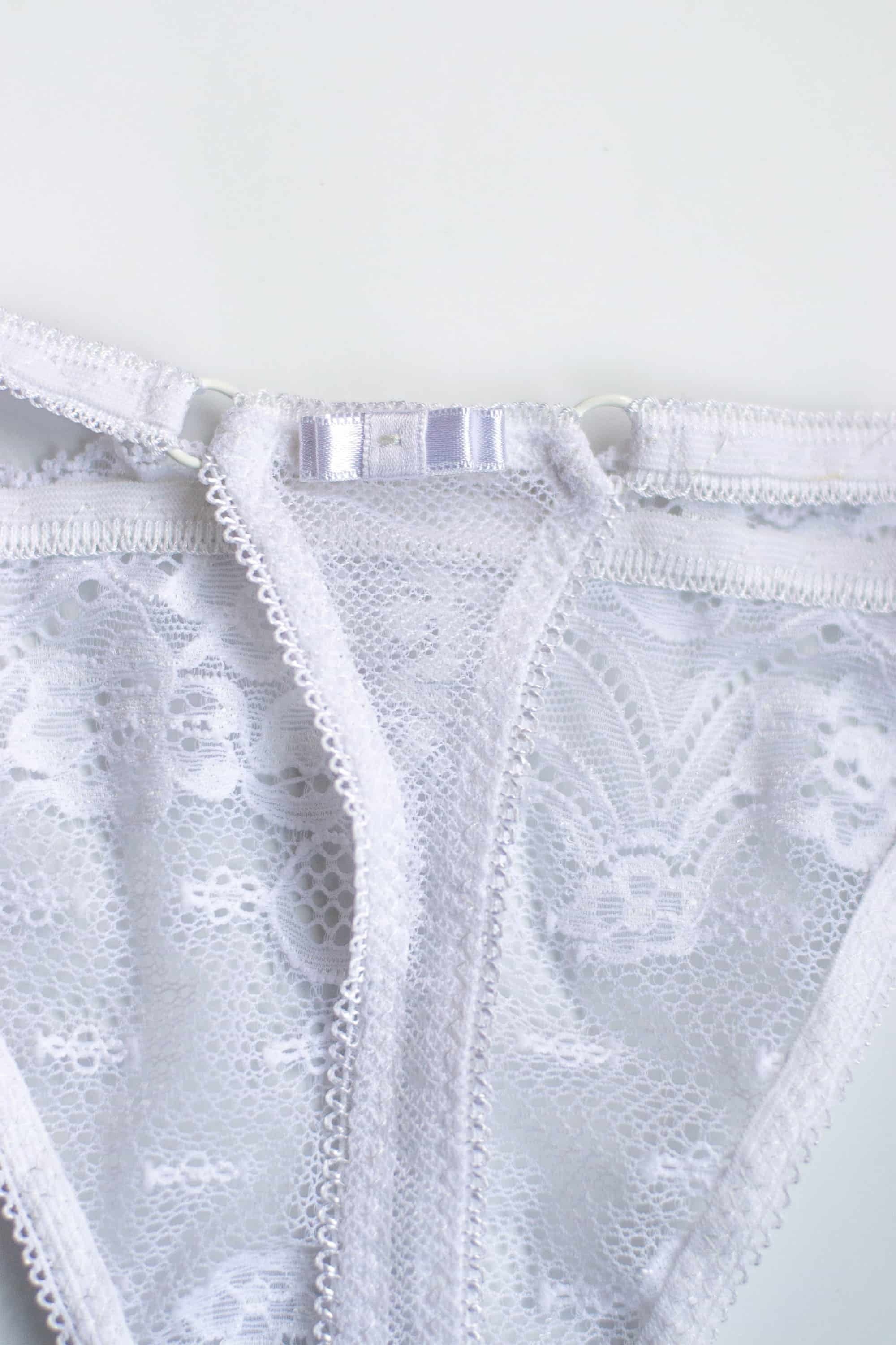 Кружевные трусики стринг String Lace L900 white