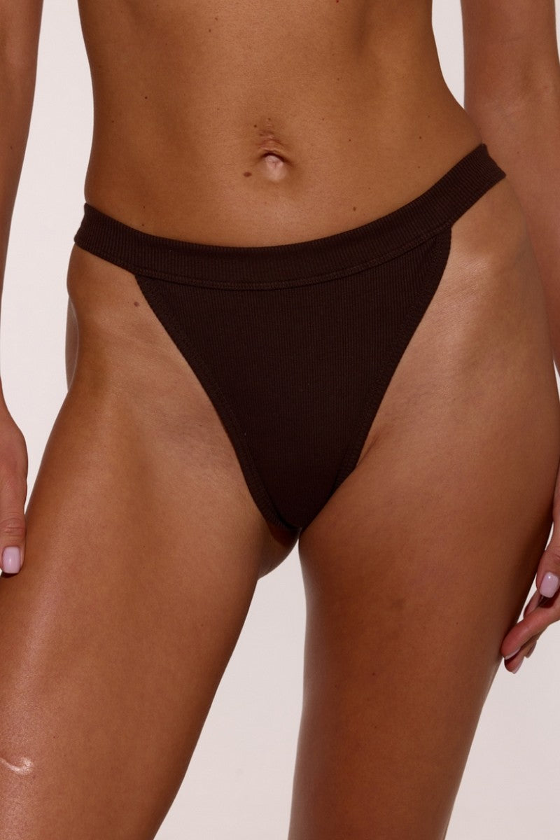 Трусики стринг в рубчик L5157BR-M Rubus chocolate