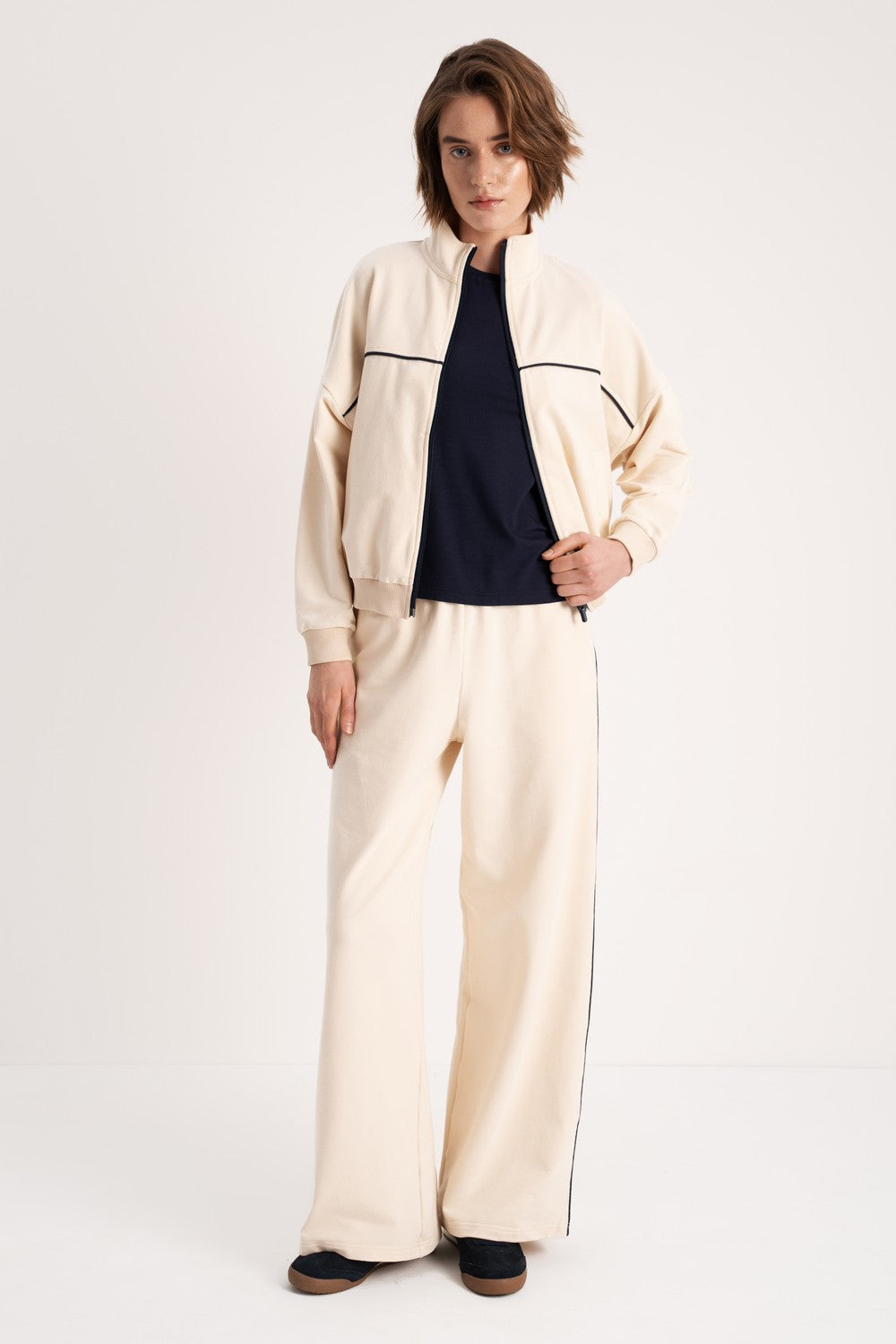 Прямі штани з кантом LC033b Romeo milk