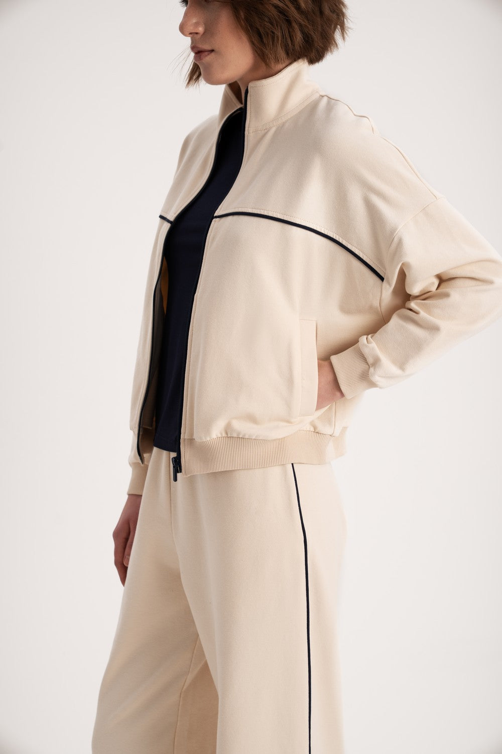 Прямі штани з кантом LC033b Romeo milk