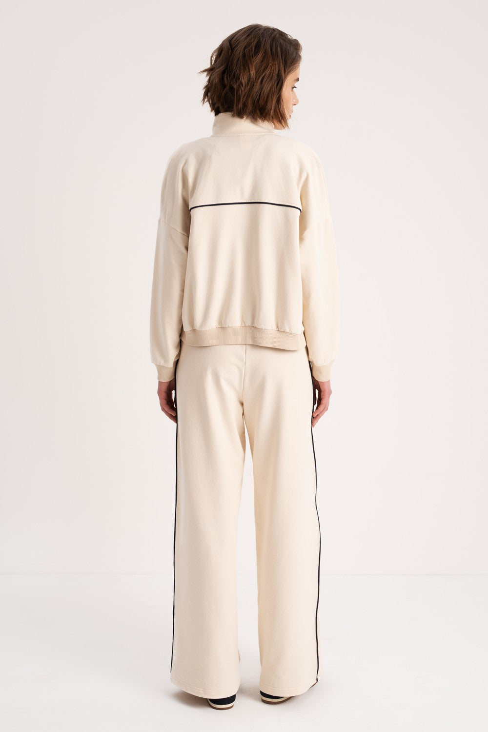 Прямые брюки с кантом LC033b Romeo milk