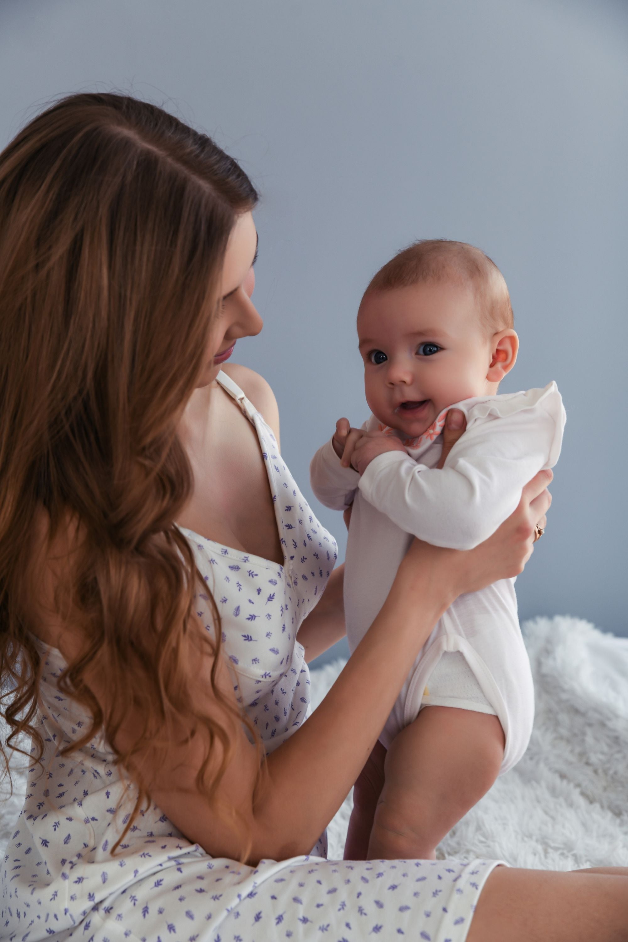 Хлопковая ночная сорочка для кормящих мам 24124 Baby milk/lilac