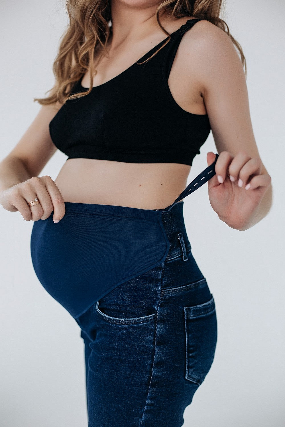 Прямые джинсы для беременных 39000 dark blue