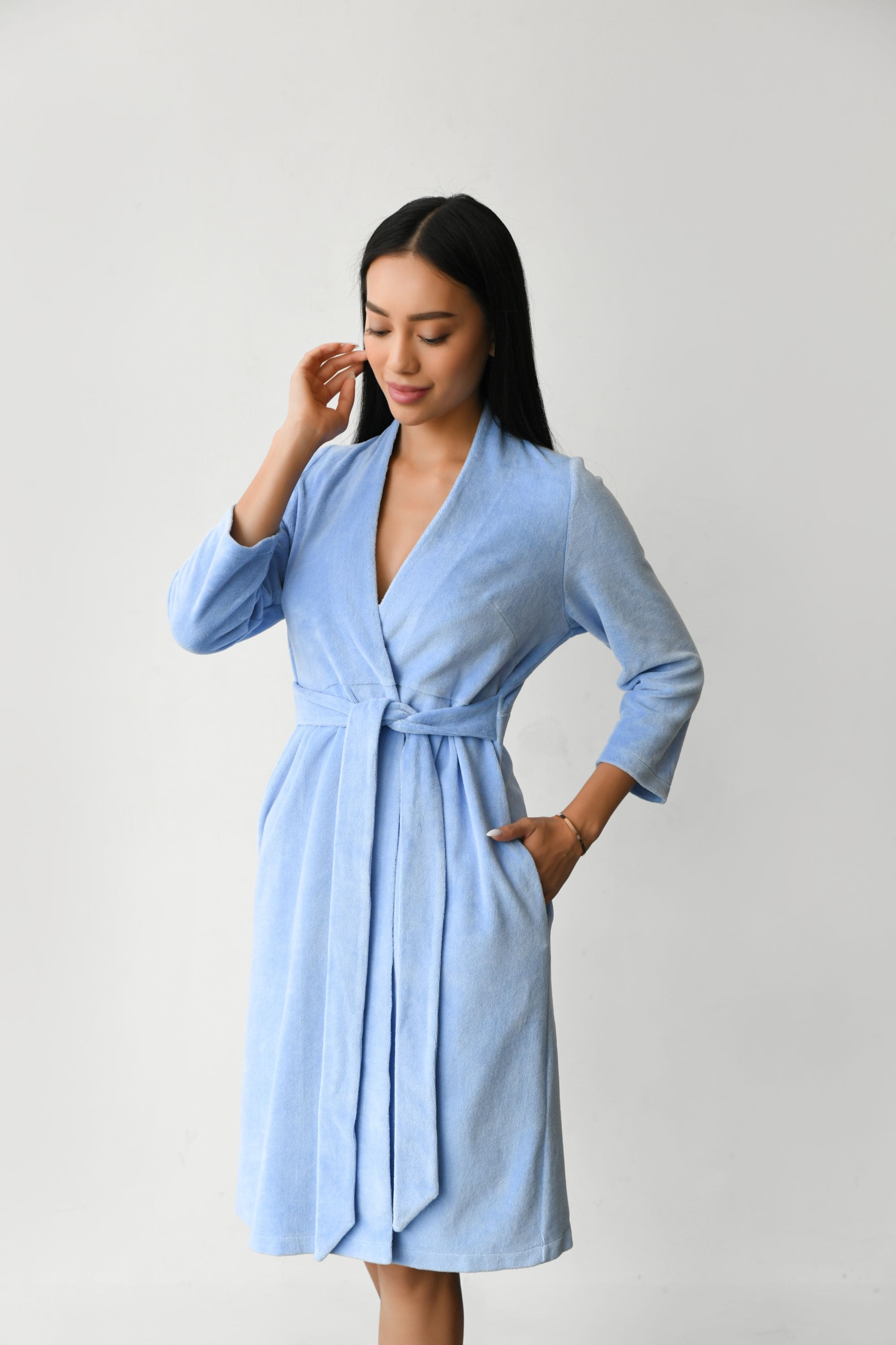 Велюровый халат для беременных и кормящих мам 25400 blue