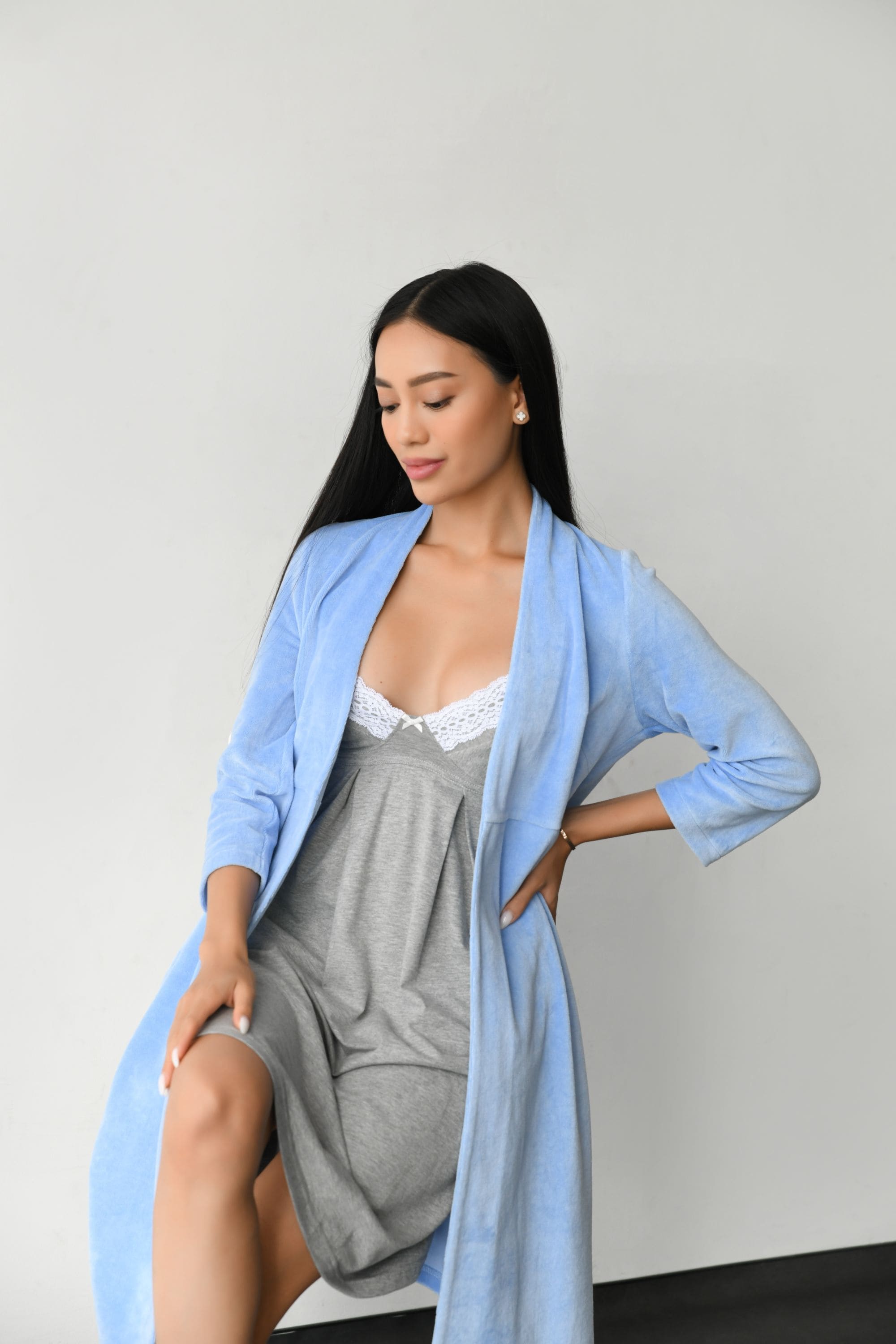 Велюровый халат для беременных и кормящих мам 25400 blue