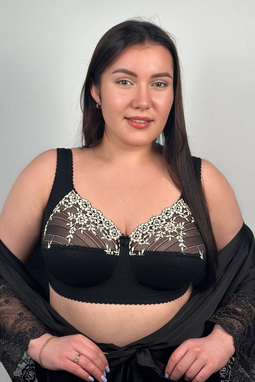 Мягкий бюстгальтер с кружевом 127400 Classic black/silver peony