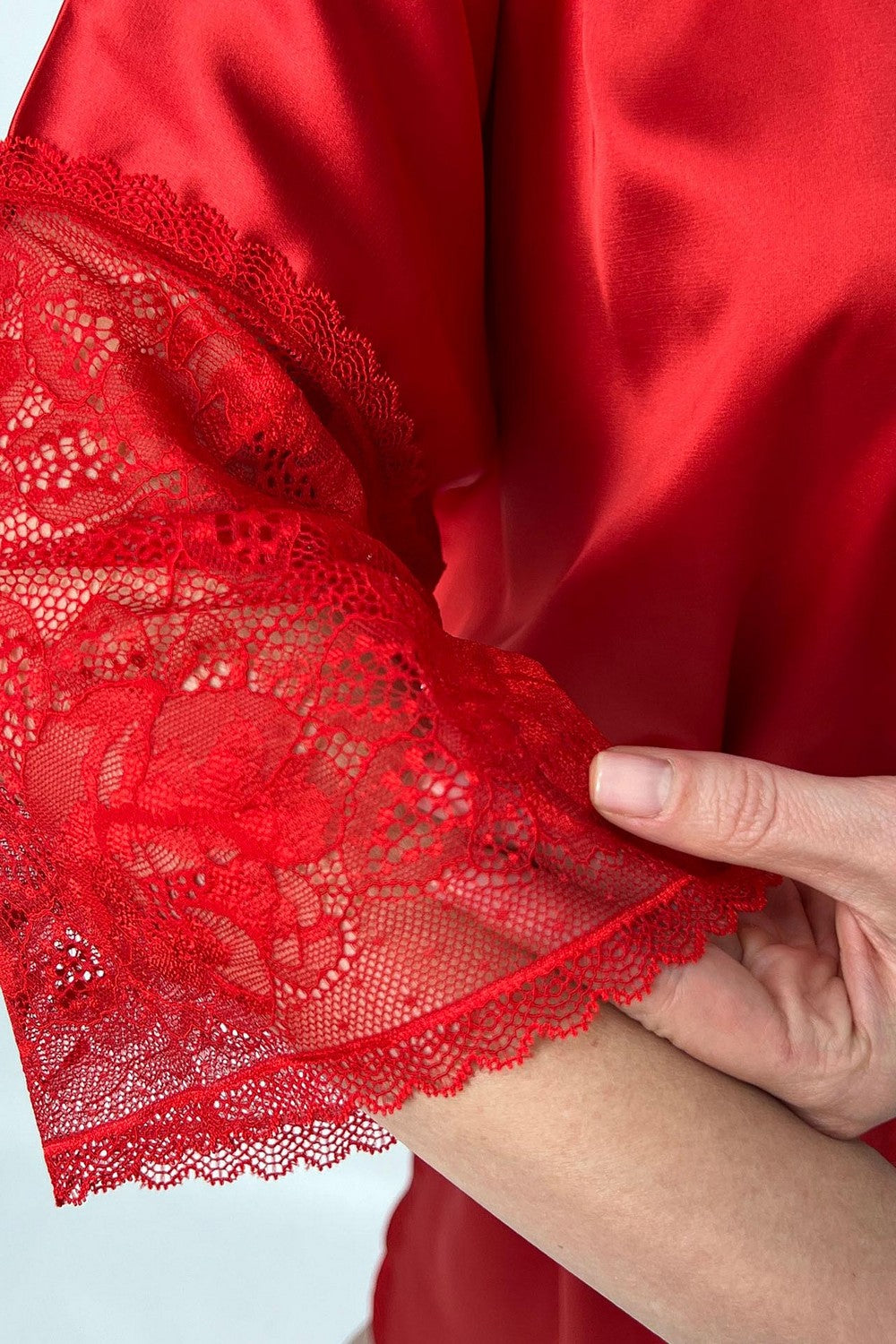 Атласный халат с кружевом F50117 Home red