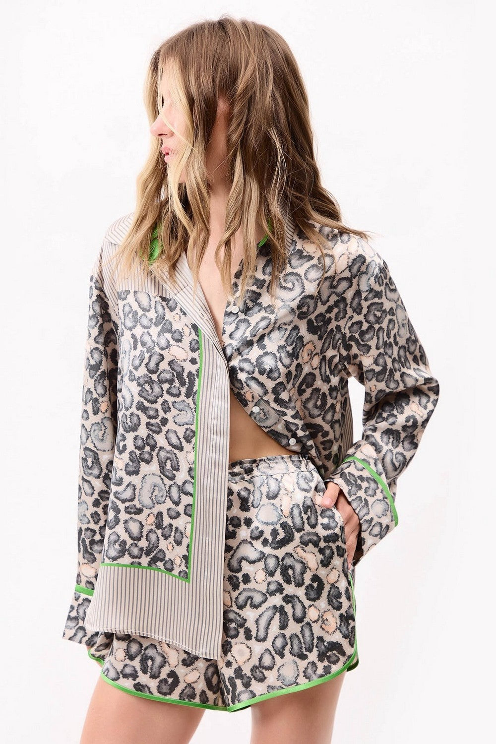 Піжамні шорти з принтом 251201-05 Animal Print snow leopard