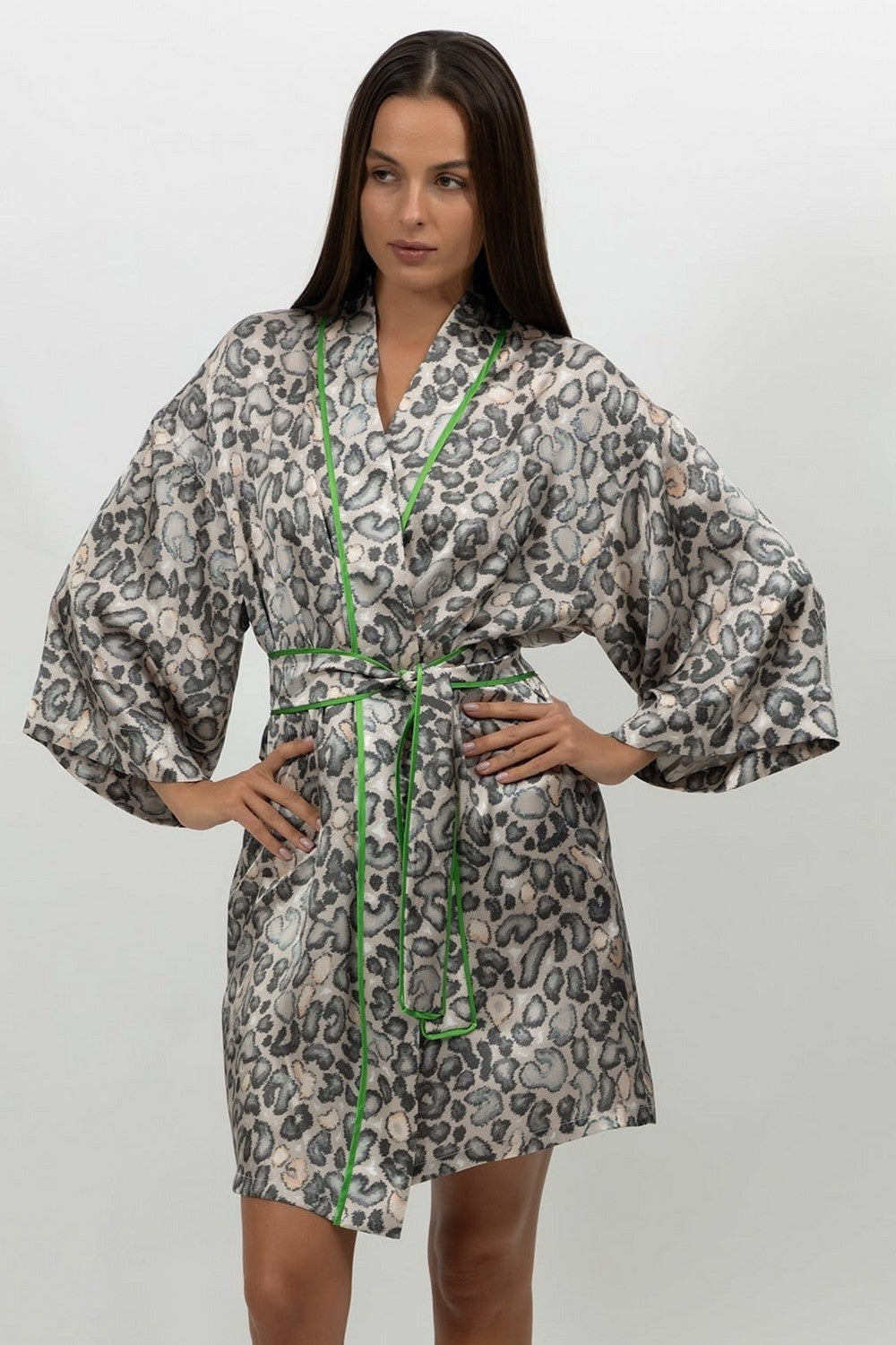 Шелковый халат-кимоно 251201-17 Animal Print snow leopard