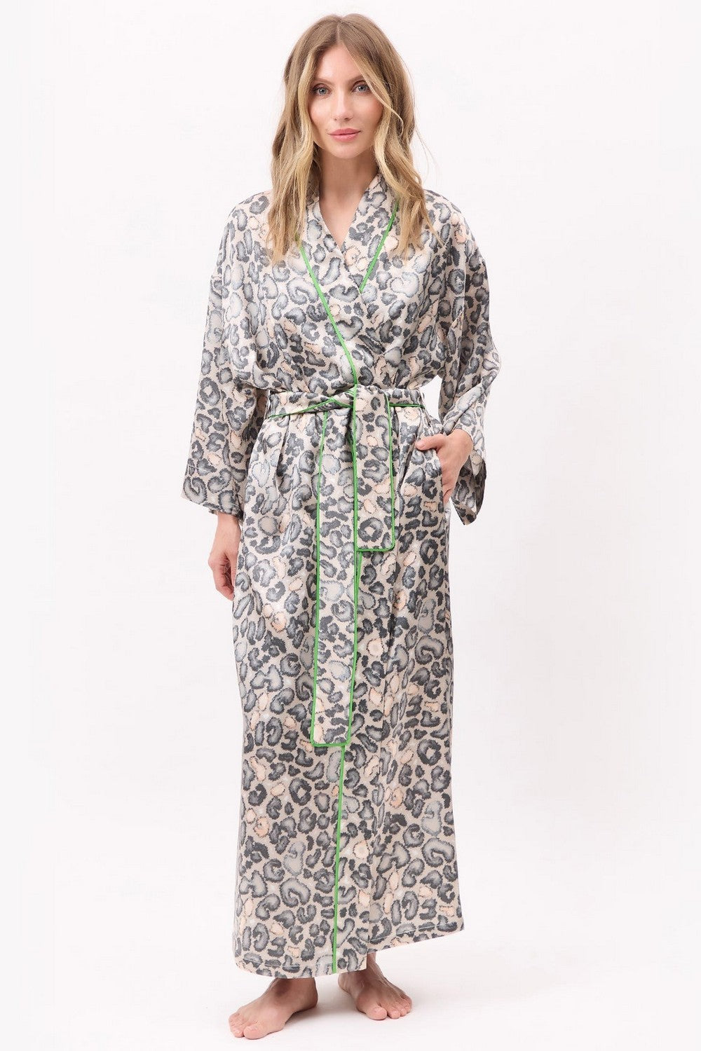 Шелковый халат с принтом 251201-21 Animal Print snow leopard