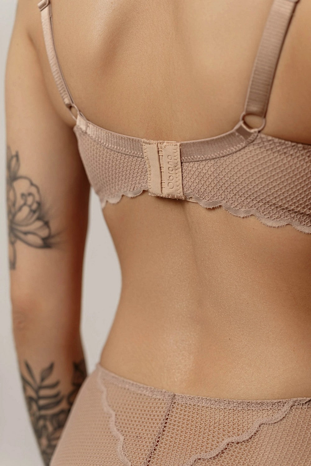 Бюстгальтер минимайзер с кружевом 810-055 cappuccino