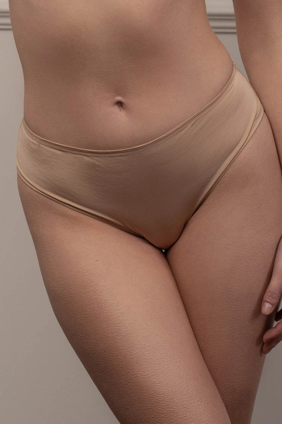 Трусики бразилиана из микрофибры 811-22 beige