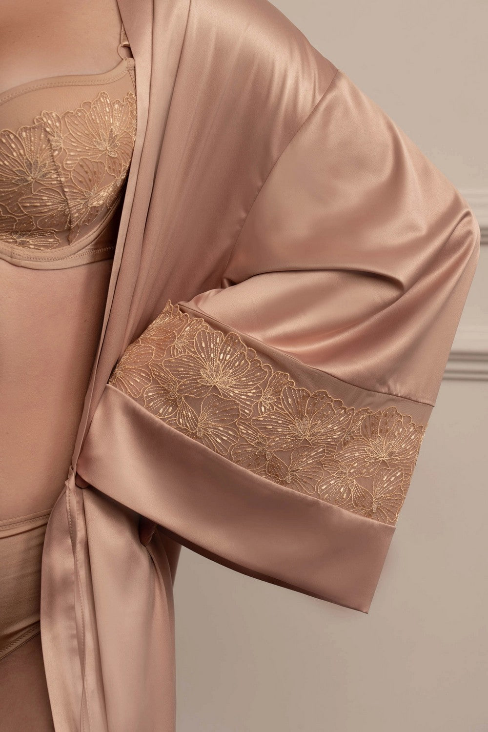 Халат с цветочной вышивкой 811-6715 beige
