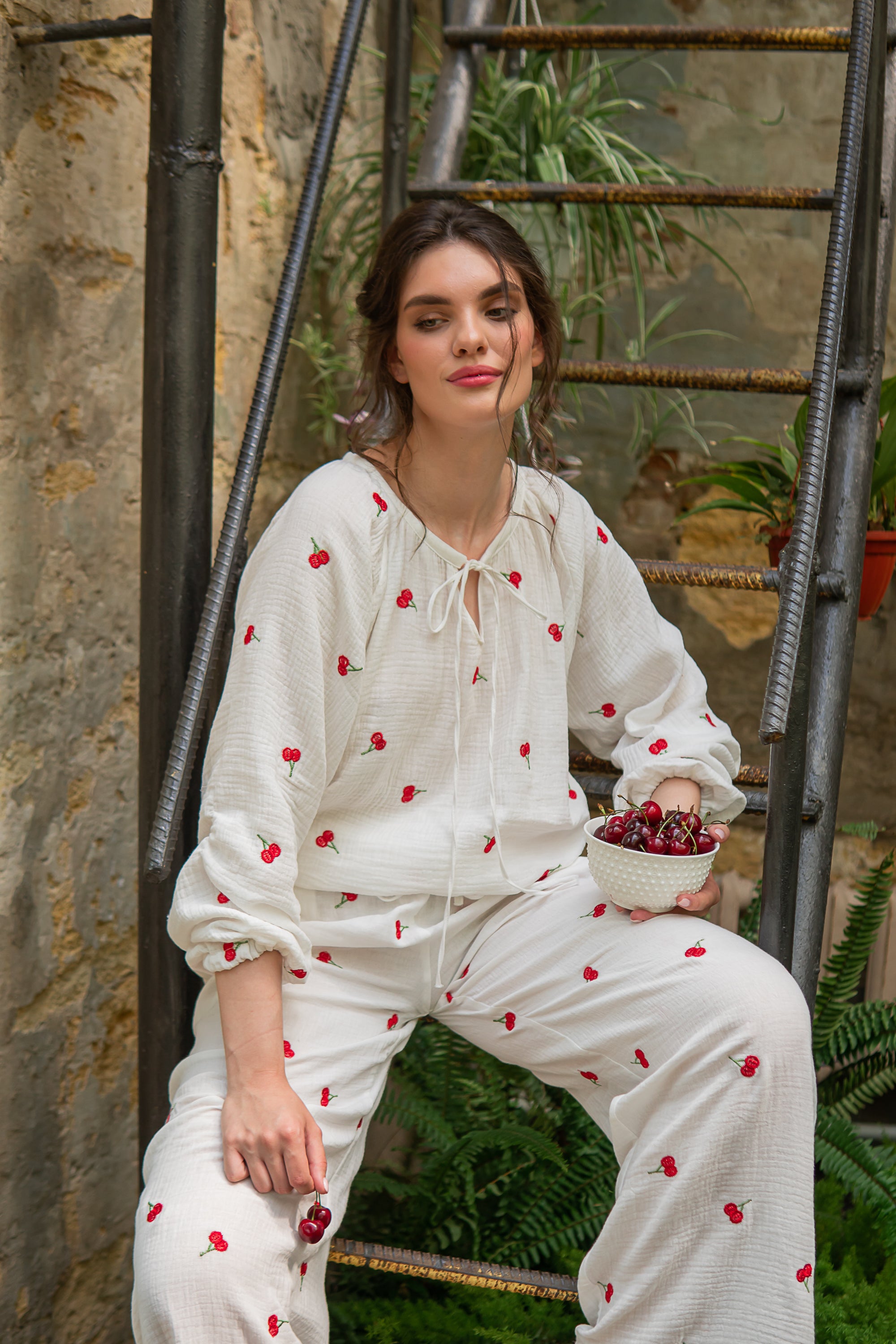 Брюки из муслина с вышивкой Cherry ML0084-38-09