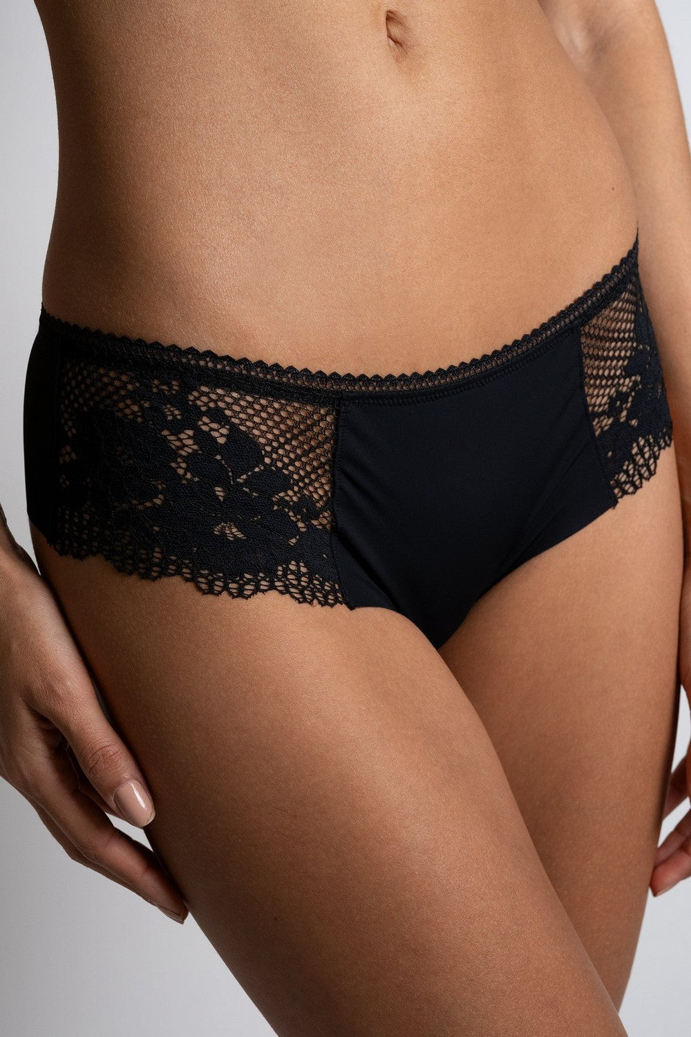 Шортики с кружевом T518 Nina black