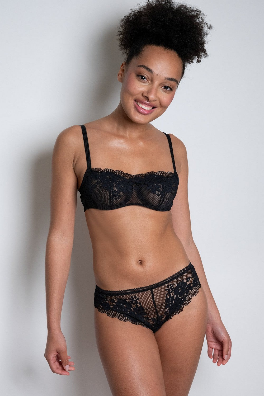 Трусики бразиліана з мереживом T718 Nina black