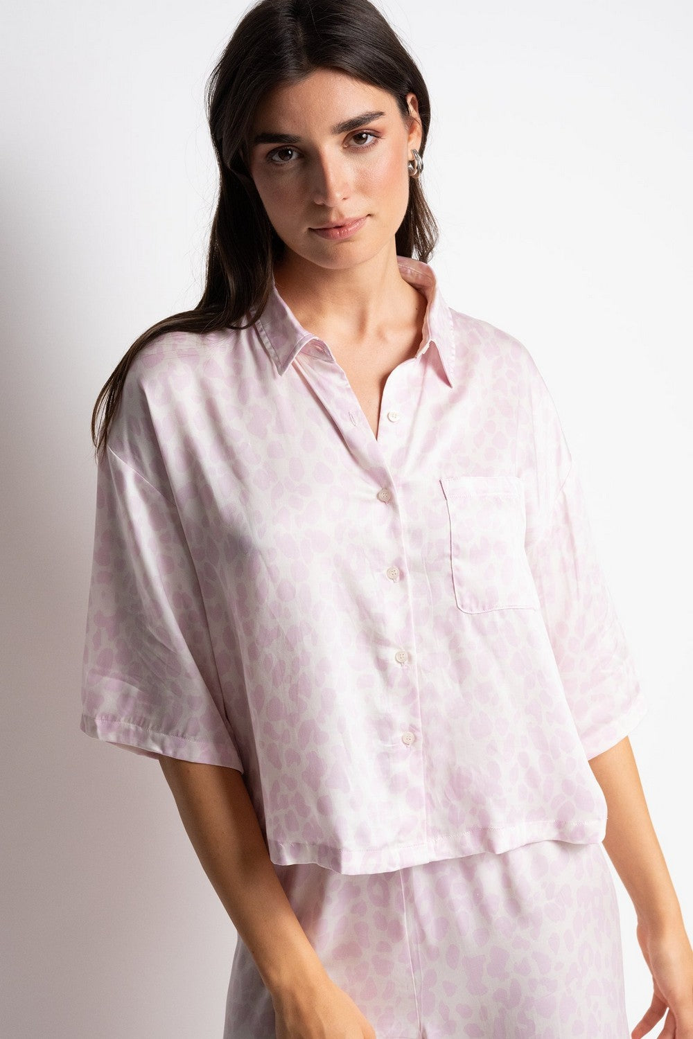 Пижамная блуза на пуговицах TH08 Chloe lilac leopard