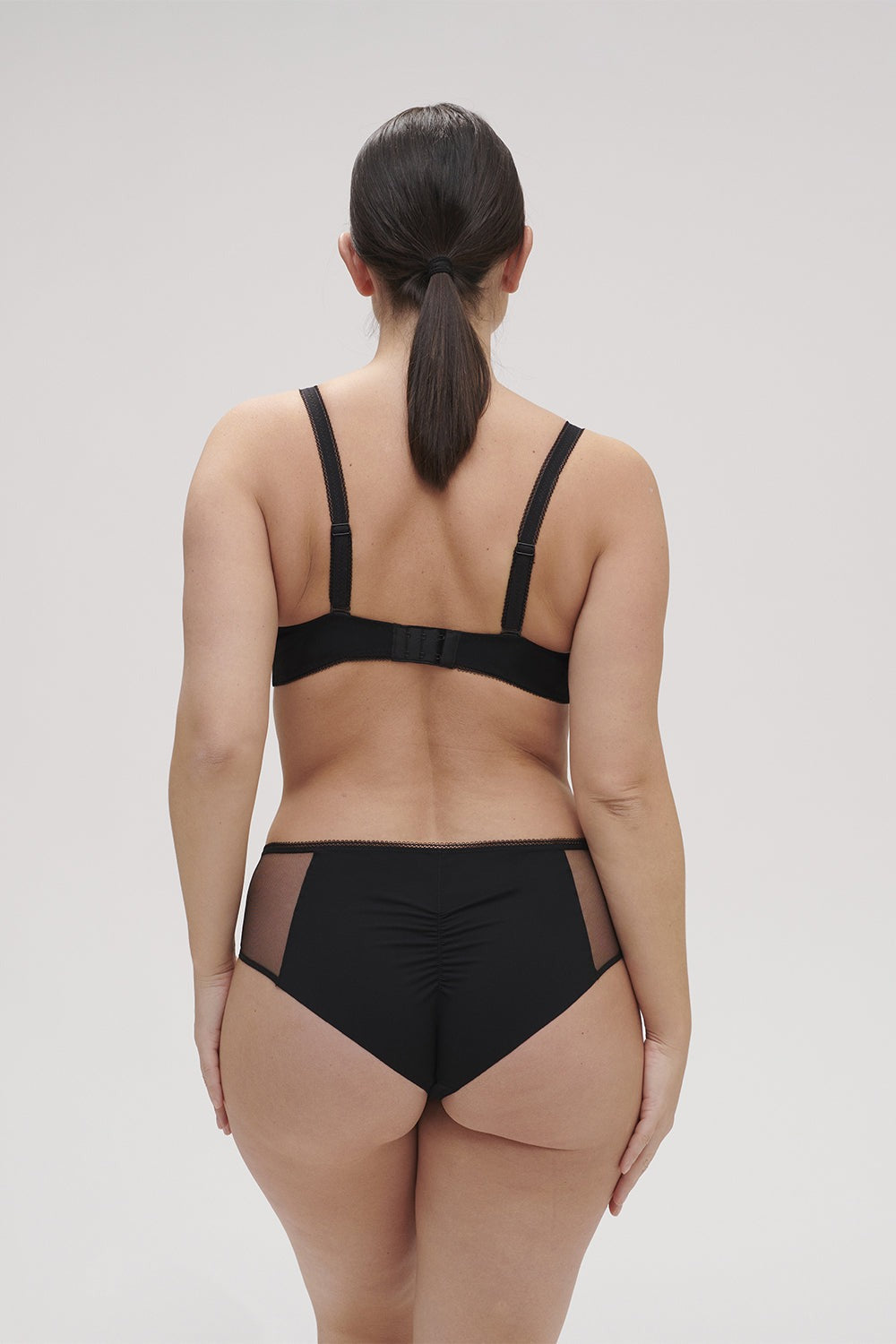 Шортики с вышивкой Amazone 1C2630 black FW23